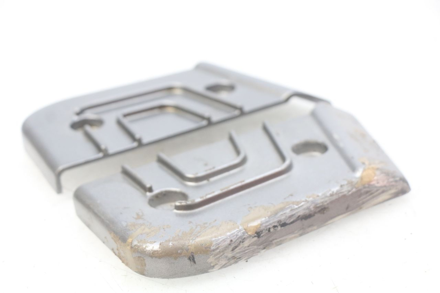 photo de PAR DE APOYAPIÉS TRASEROS TNT MOTOR GRIDO 2T 50 (2010 - 2019) - Detalles de los puntos de fijación