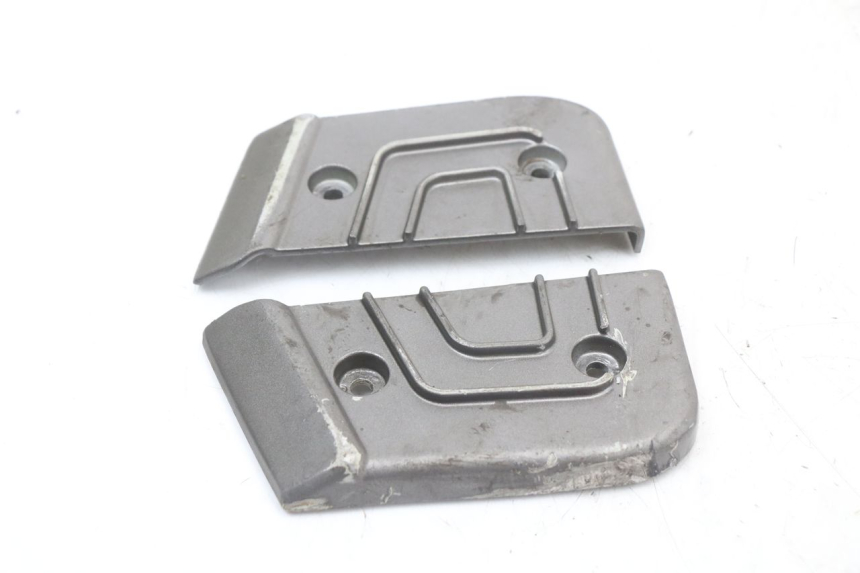 photo de PAR DE APOYAPIÉS TRASEROS TNT MOTOR GRIDO 2T 50 (2010 - 2019) - Primer plano técnico