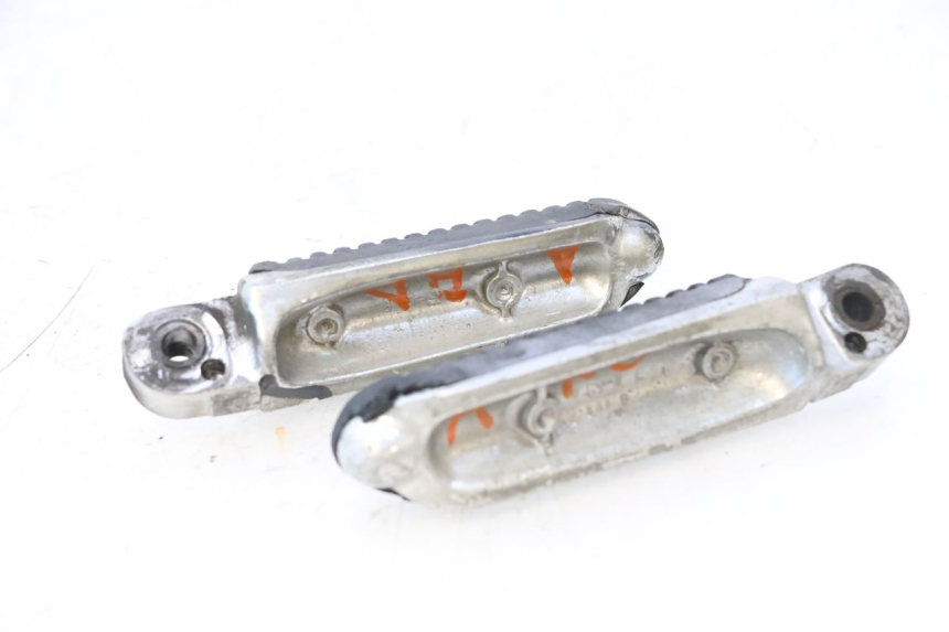 photo de PAR REPOSAPIES TRASERA SUZUKI GSX F GSXF 750 (1988 - 1998) - Detalle de la pieza
