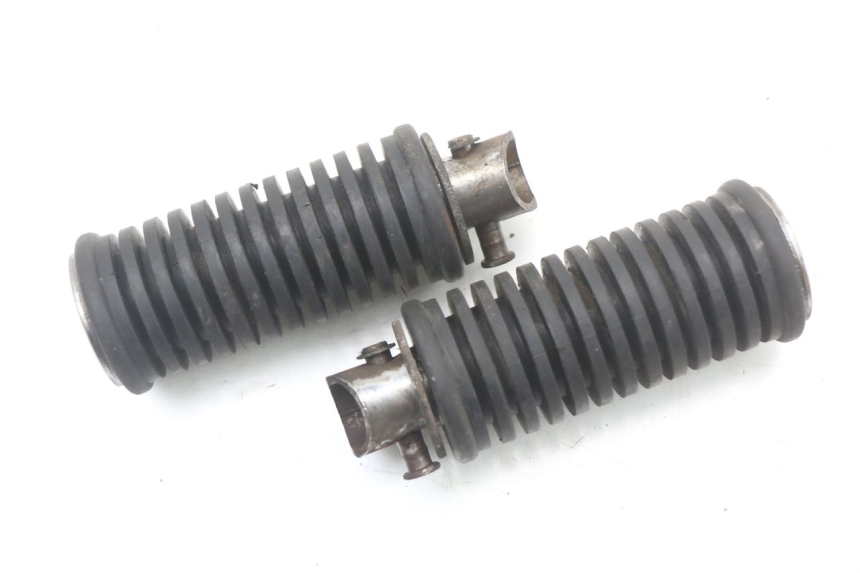 photo de PAR REPOSAPIES TRASERA SUZUKI GZ MARAUDER 125 (1998 - 2004) - Detalle de la pieza