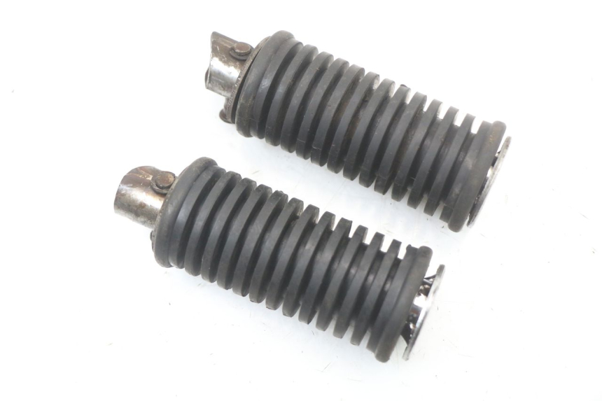 photo de PAR REPOSAPIES TRASERA SUZUKI GZ MARAUDER 125 (1998 - 2004) - Otra perspectiva