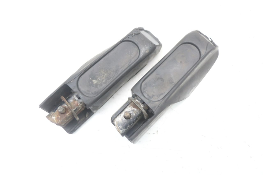 photo de PAR REPOSAPIES TRASERA HONDA FES S-WING SWING 125 (2007 - 2015) - Primer plano técnico