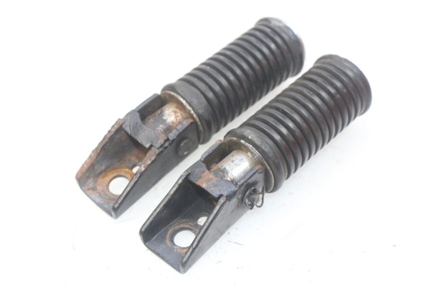 photo de PAR DE APOYAPIÉS TRASEROS KEEWAY HURRICANE 50 (2006 - 2019) - Primer plano técnico