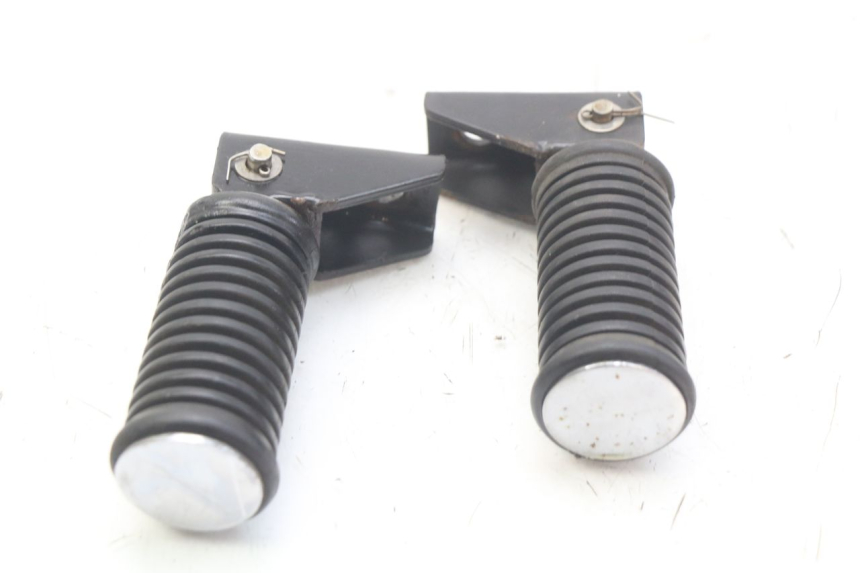 photo de PAR DE APOYAPIÉS TRASEROS KEEWAY HURRICANE 50 (2006 - 2019) - Zoom estado de uso