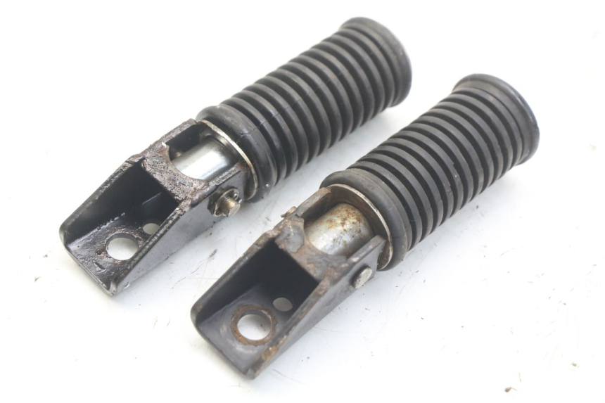 photo de PAR DE APOYAPIÉS TRASEROS KEEWAY HURRICANE 50 (2006 - 2019) - Otra perspectiva