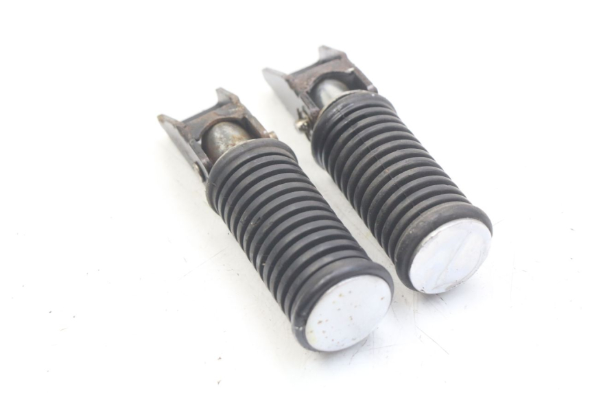 photo de PAR DE APOYAPIÉS TRASEROS KEEWAY HURRICANE 50 (2006 - 2019) - Primer plano técnico