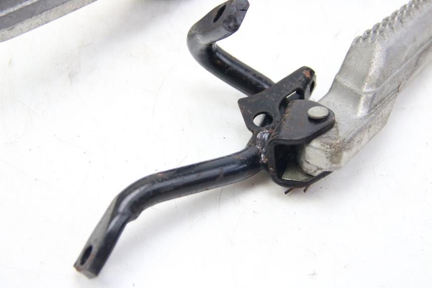 photo de PAR DE APOYAPIÉS TRASEROS REVATTO IMPERATOR 125 (2007 - 2015) - Vista general del producto