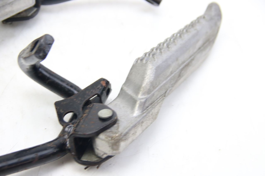 photo de PAR DE APOYAPIÉS TRASEROS REVATTO IMPERATOR 125 (2007 - 2015) - Detalles de los puntos de fijación