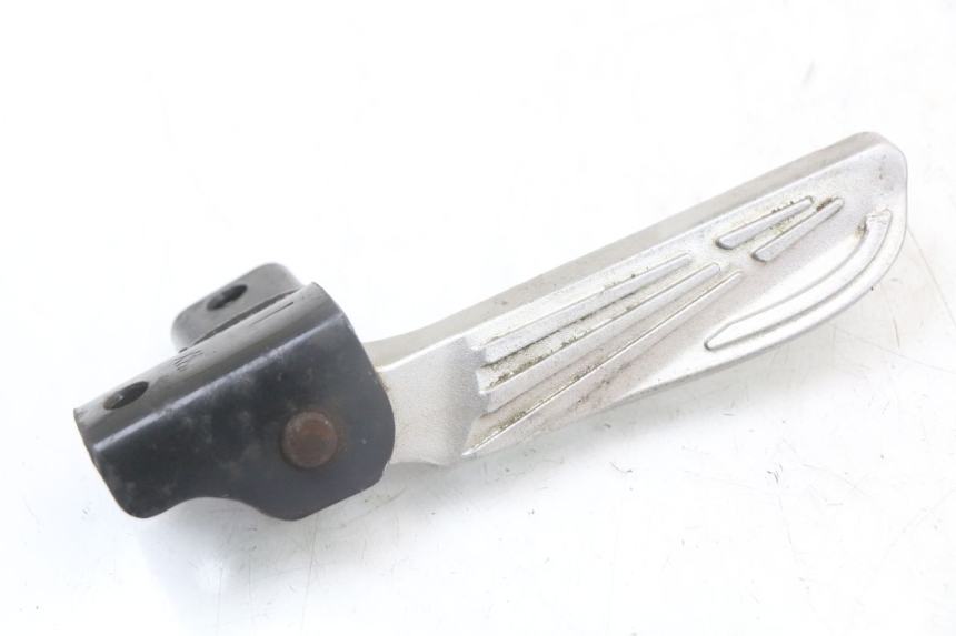 photo de PAR DE REPOSAPIÉS TRASEROS SYM JET 14 4T 50 (2018 - 2022) - Primer plano técnico