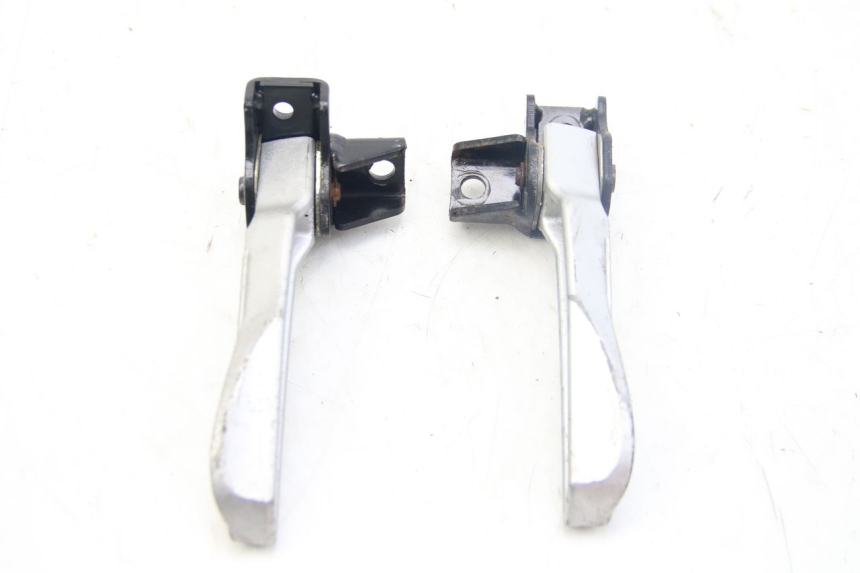 photo de PAR DE APOYAPIÉS TRASEROS SYM JET 4 4T 50 (2018 - 2021) - Zoom estado de uso