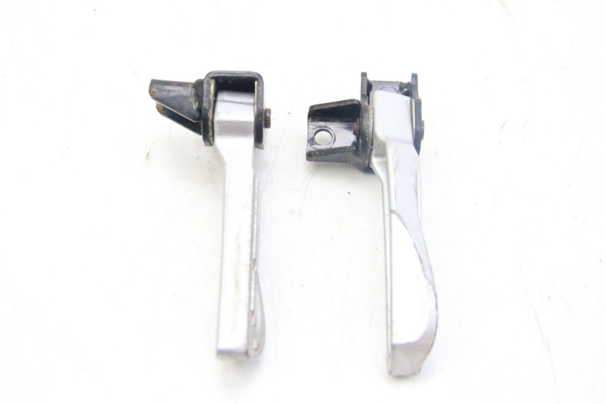 photo de PAR DE APOYAPIÉS TRASEROS SYM JET 4 4T 50 (2018 - 2021) - Otra perspectiva