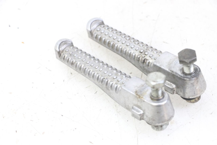 photo de PAR REPOSAPIES TRASERA PEUGEOT JET FORCE CARBU 50 (2003 - 2016) - Detalle de la pieza