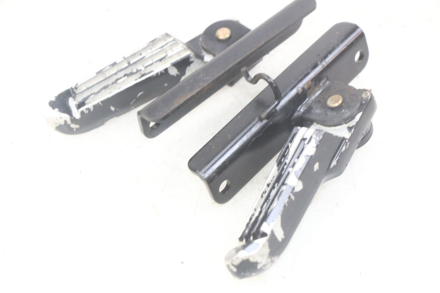 photo de PAR DE APOYAPIÉS TRASEROS SYM JET SPORT XR 50 (2006 - 2015) - Zoom estado de uso