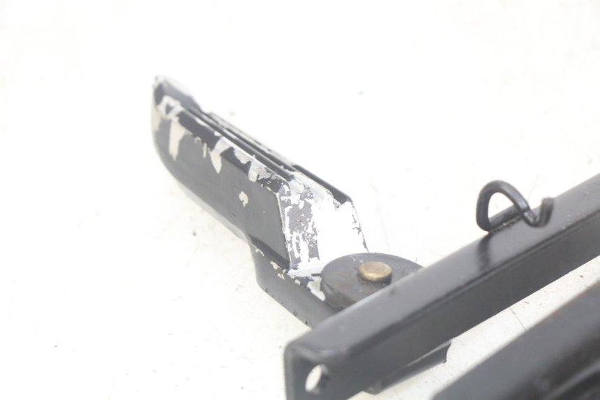 photo de PAR DE APOYAPIÉS TRASEROS SYM JET SPORT XR 50 (2006 - 2015) - Otra perspectiva