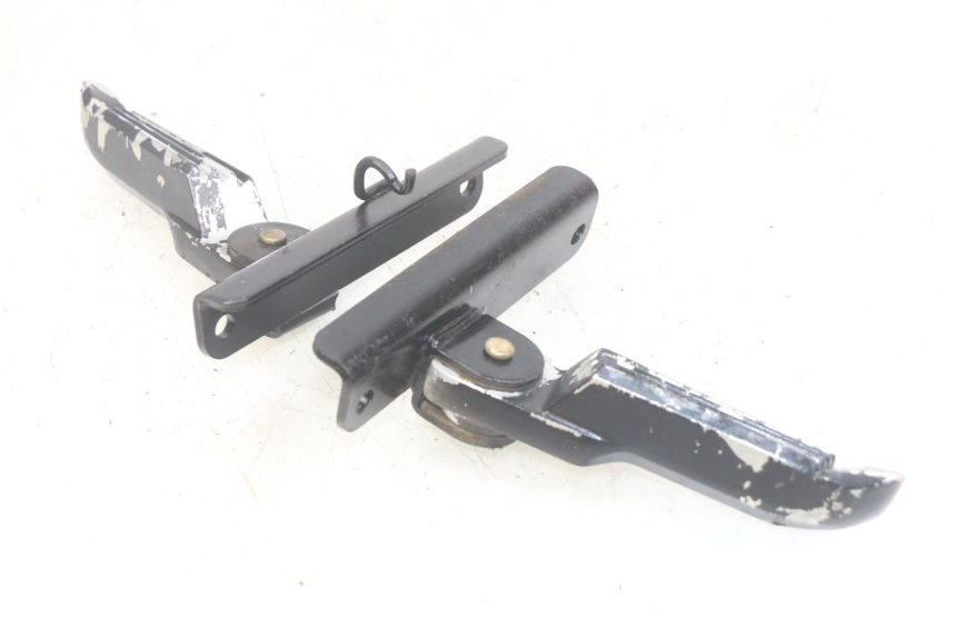 photo de PAR DE APOYAPIÉS TRASEROS SYM JET SPORT XR 50 (2006 - 2015) - Vista general del producto