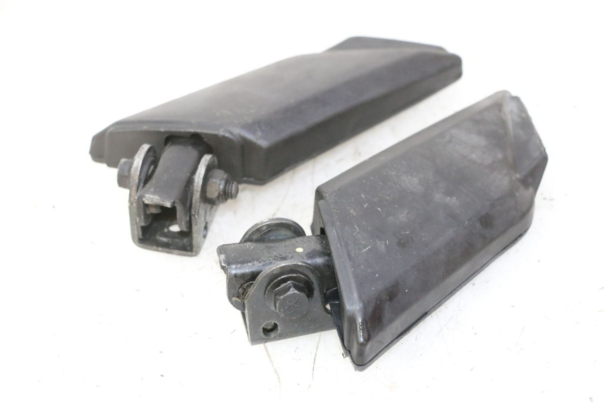 photo de PAR DE REPOSAPIÉS TRASEROS PEUGEOT KISBEE 2T 50 (2010 - 2017) - Zoom estado de uso