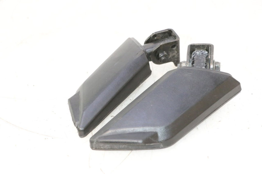 photo de PAR DE REPOSAPIÉS TRASEROS PEUGEOT KISBEE 2T 50 (2010 - 2017) - Otra perspectiva