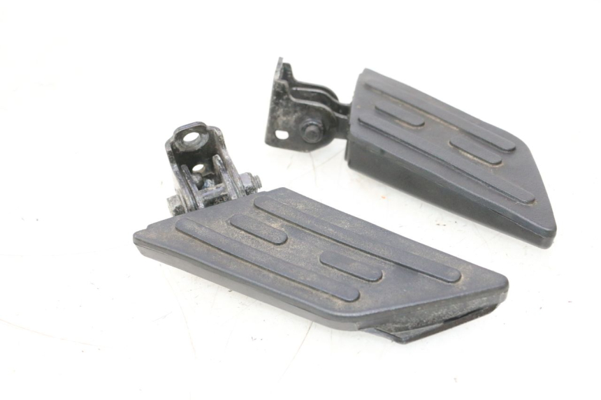 photo de PAR DE REPOSAPIÉS TRASEROS PEUGEOT KISBEE 2T 50 (2010 - 2017) - Vista general del producto