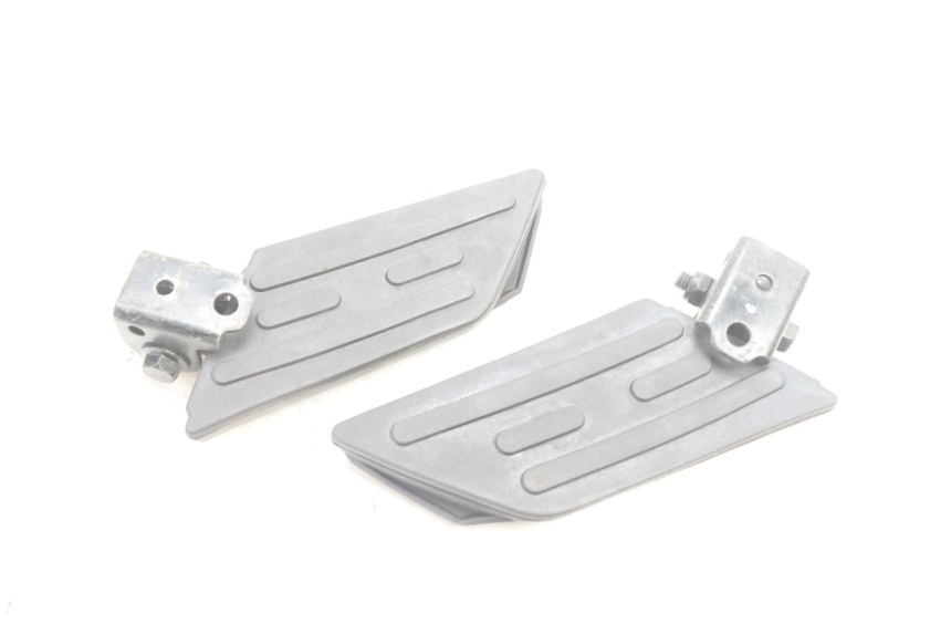 photo de PAR DE REPOSAPIÉS TRASEROS PEUGEOT KISBEE 2T 50 (2010 - 2017) - Detalle de la pieza