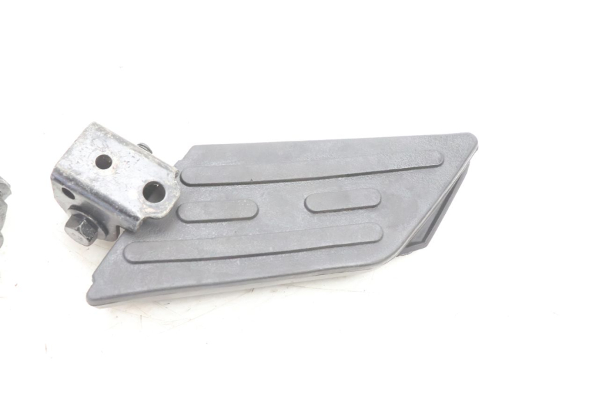 photo de PAR DE REPOSAPIÉS TRASEROS PEUGEOT KISBEE 2T 50 (2010 - 2017) - Primer plano técnico