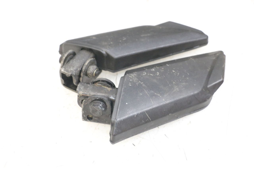 photo de PAR DE REPOSAPIÉS TRASEROS PEUGEOT KISBEE 4T 50 (2010 - 2017) - Zoom estado de uso