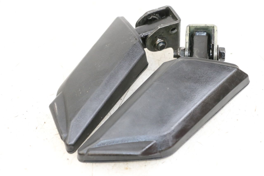 photo de PAR DE APOYAPIÉS TRASEROS PEUGEOT KISBEE 4T 50 (2018 - 2022) - Otra perspectiva