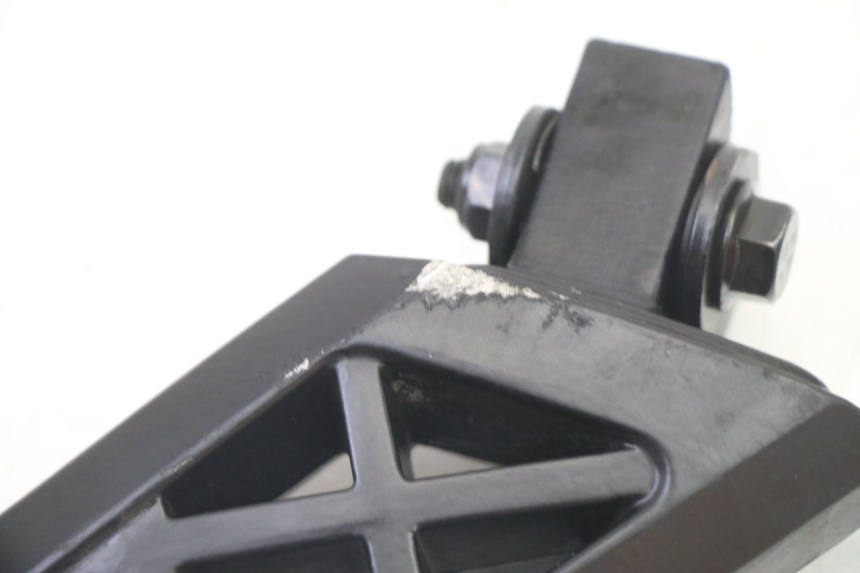 photo de PAR DE APOYAPIÉS TRASEROS PEUGEOT KISBEE 4T 50 (2018 - 2022) - Características distintivas