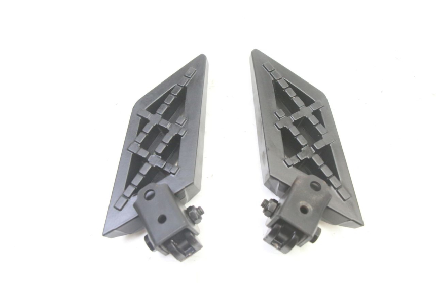 photo de PAR DE APOYAPIÉS TRASEROS PEUGEOT KISBEE 4T 50 (2018 - 2022) - Otra perspectiva