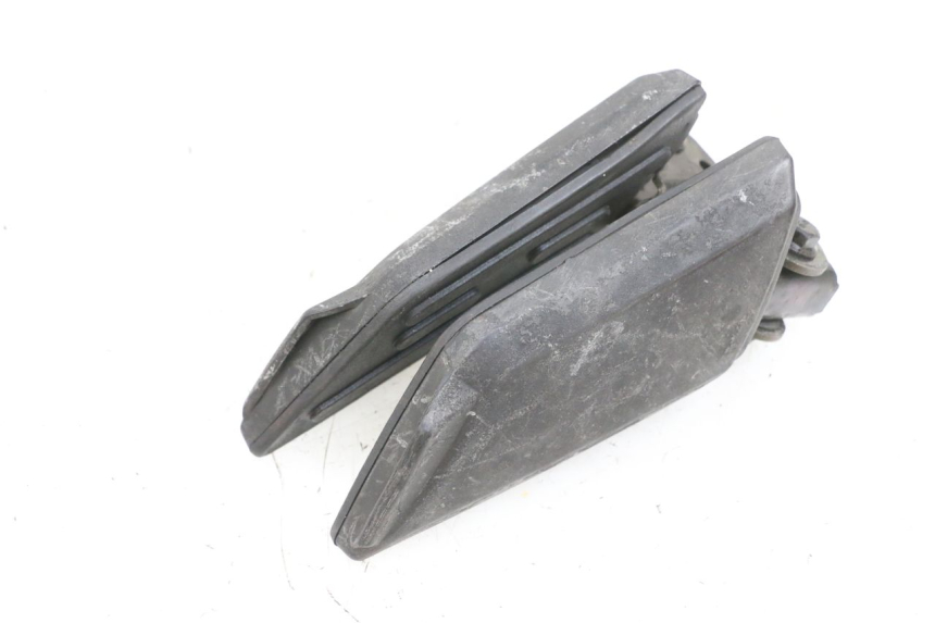 photo de PAR DE REPOSAPIÉS TRASEROS PEUGEOT KISBEE 4T 50 (2010 - 2017) - Detalle de la pieza