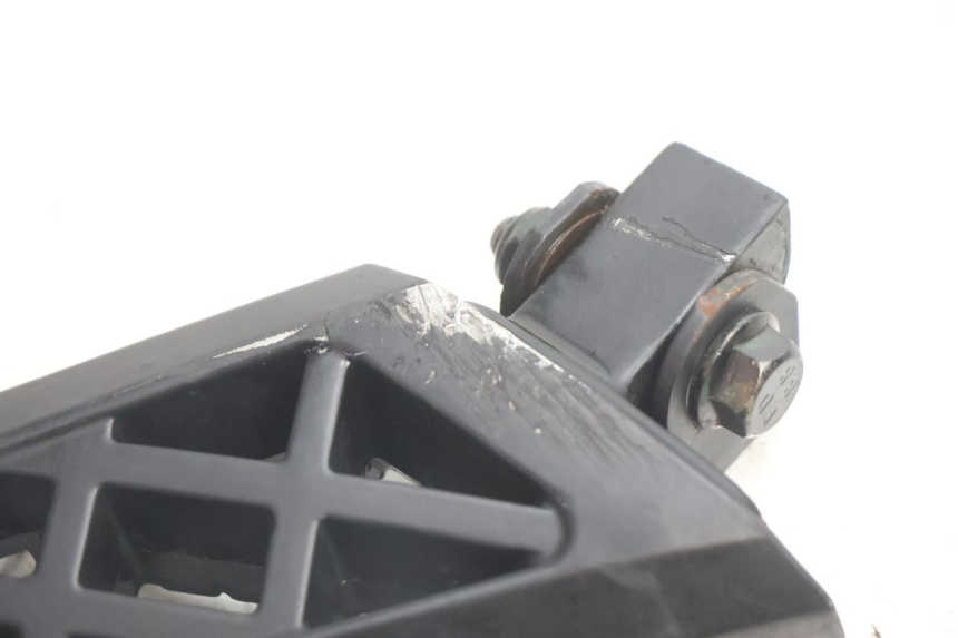 photo de PAR DE APOYAPIÉS TRASEROS PEUGEOT KISBEE 4T 50 (2018 - 2022) - Ángulo de visión alternativo