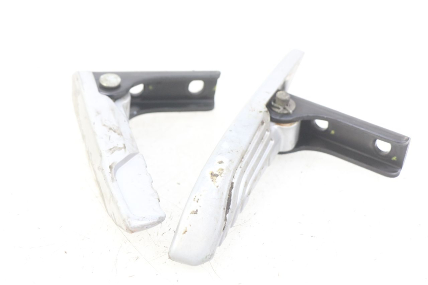 photo de PAR DE APOYAPIÉS TRASEROS PIAGGIO LIBERTY IGET 4T 50 (2015 - 2020) - Zoom estado de uso