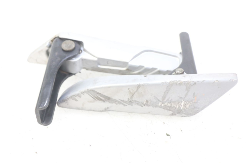 photo de PAR DE APOYAPIÉS TRASEROS PIAGGIO LIBERTY IGET 4T 50 (2015 - 2020) - Primer plano técnico