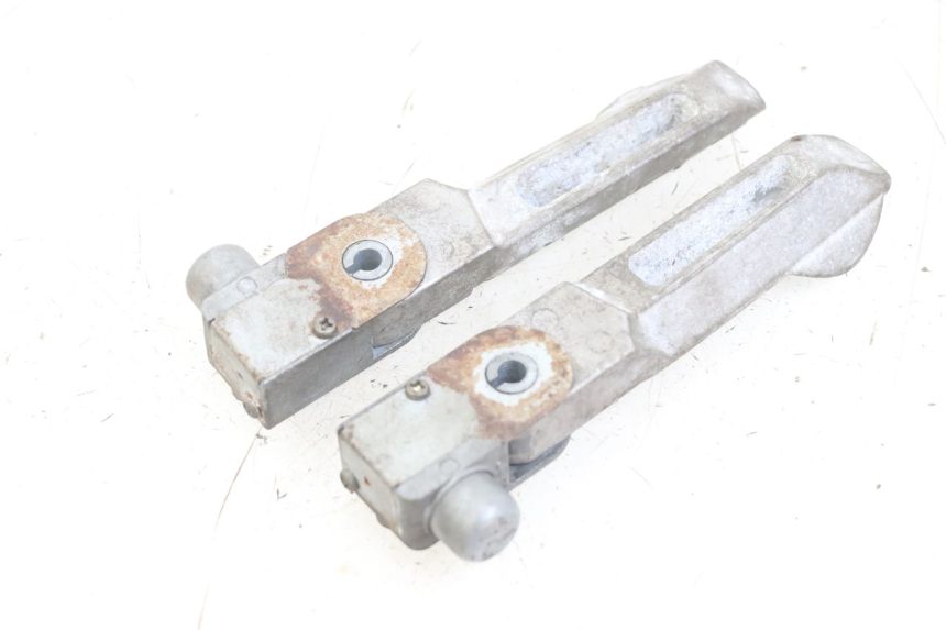 photo de PAR DE REPOSAPIÉS TRASEROS KYMCO LIKE 125 (2009 - 2016) - Zoom estado de uso