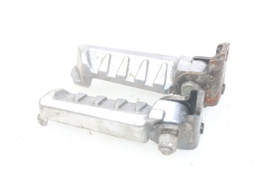 photo de PAR DE APOYAPIÉS TRASEROS PEUGEOT LUDIX BLASTER 50 (2006 - 2014) - Vista principal