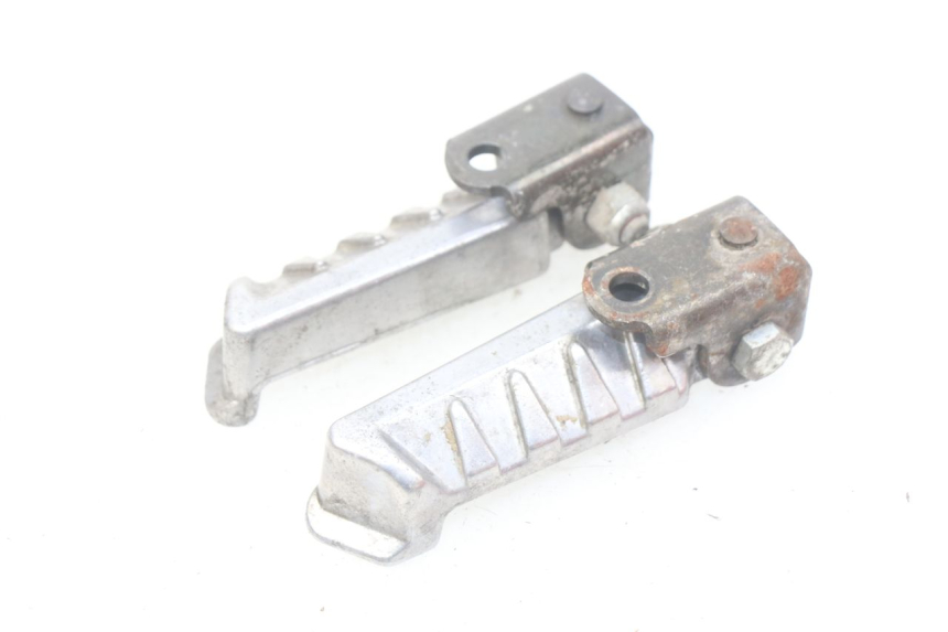 photo de PAR DE APOYAPIÉS TRASEROS PEUGEOT LUDIX BLASTER 50 (2006 - 2014) - Zoom estado de uso