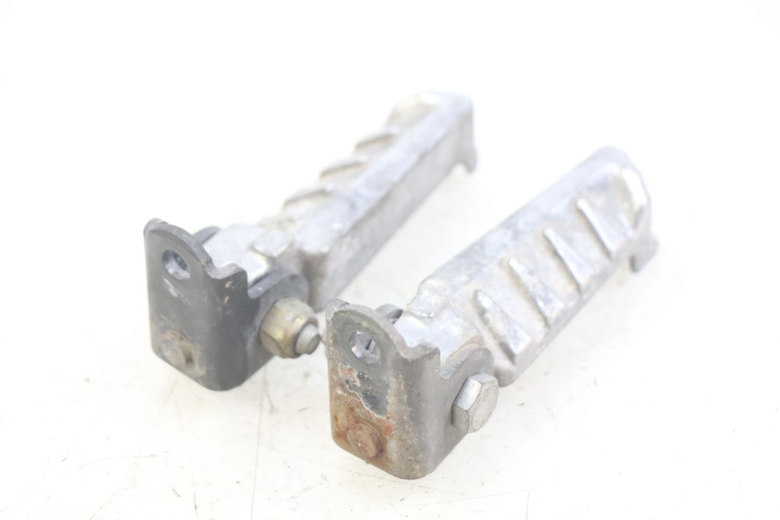 photo de PAR DE APOYAPIÉS TRASEROS PEUGEOT LUDIX 50 (2005 - 2007) - Zoom estado de uso