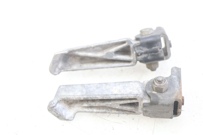 photo de PAR DE APOYAPIÉS TRASEROS PEUGEOT LUDIX 50 (2005 - 2007) - Otra perspectiva