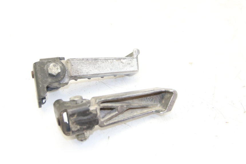 photo de PAR DE APOYAPIÉS TRASEROS PEUGEOT LUDIX 50 (2008 - 2017) - Detalle de la pieza