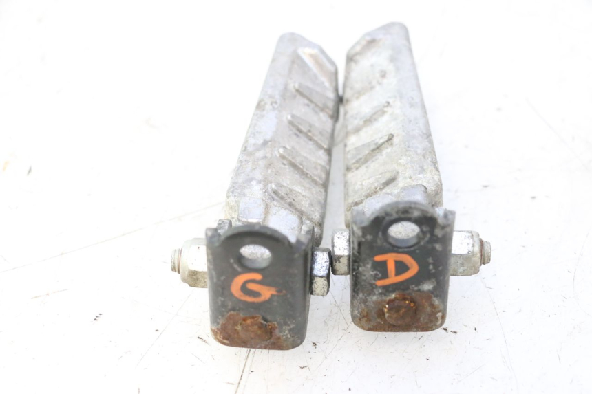photo de PAR REPOSAPIES TRASERA PEUGEOT LUDIX ONE 50 (2004 - 2013) - Primer plano técnico