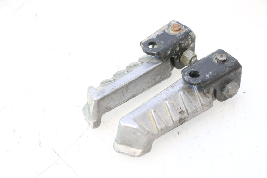photo de PAR REPOSAPIES TRASERA PEUGEOT LUDIX ONE 50 (2004 - 2006) - Zoom estado de uso