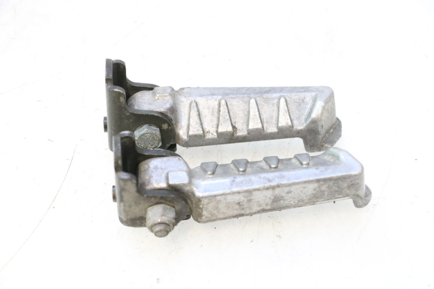 photo de PAR DE APOYAPIÉS TRASEROS PEUGEOT LUDIX SNAKE 2T 50 (2004 - 2014) - Primer plano técnico
