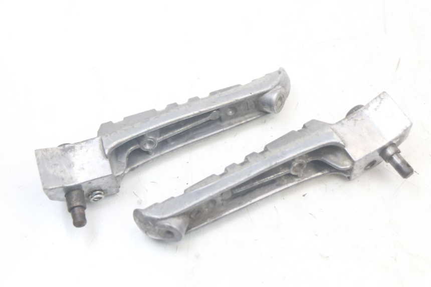 photo de PAR REPOSAPIES TRASERA MBK MACH G AC 50 (2002 - 2014) - Vista general del producto