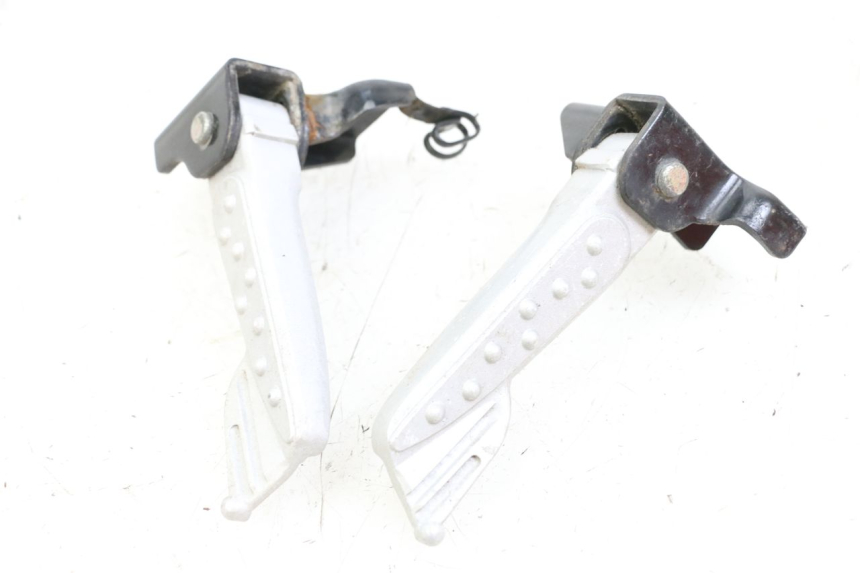 photo de PAR DE REPOSAPIÉS TRASEROS SYM MIO 50 (2011 - 2017) - Vista principal