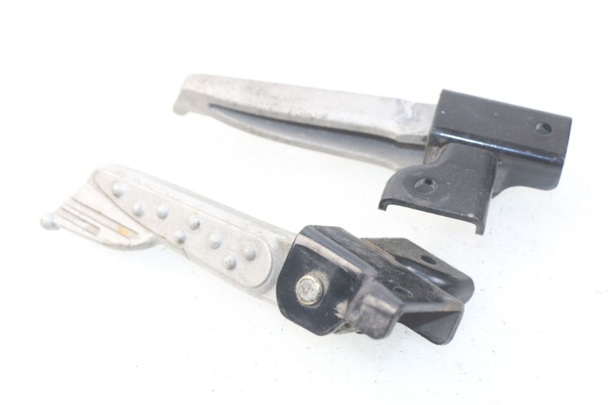 photo de PAR REPOSAPIES TRASERA SYM MIO 100 (2006 - 2017) - Detalle de la pieza