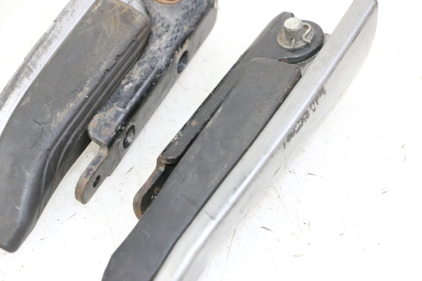 photo de PAR REPOSAPIES TRASERA PIAGGIO MP3 500 (2014 - 2017) - Características distintivas