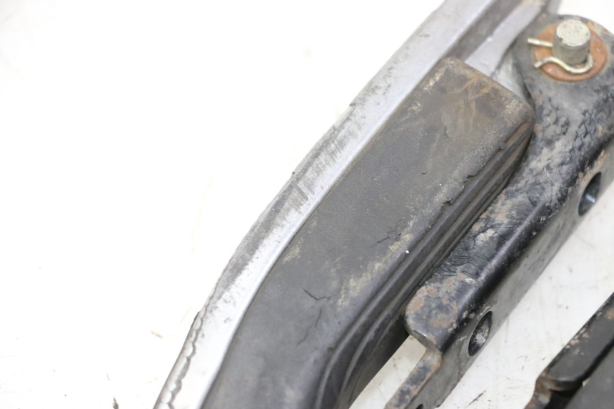 photo de PAR REPOSAPIES TRASERA PIAGGIO MP3 500 (2014 - 2017) - Zoom sobre los componentes