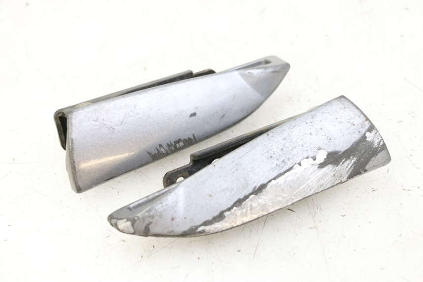 photo de PAR REPOSAPIES TRASERA PIAGGIO MP3 500 (2014 - 2017) - Primer plano técnico