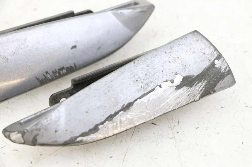 photo de PAR REPOSAPIES TRASERA PIAGGIO MP3 500 (2014 - 2017) - Detalles de los puntos de fijación