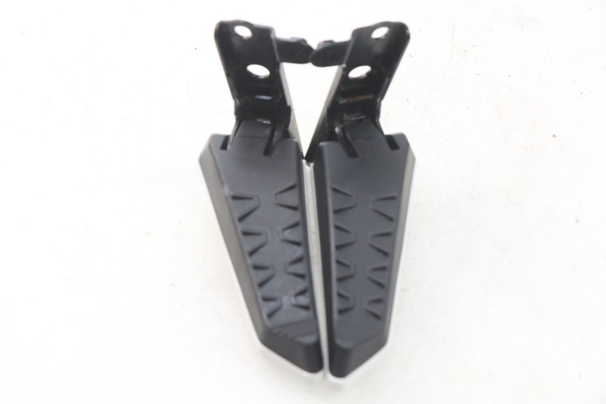 photo de PAR REPOSAPIES TRASERA MBK MW TRYPTIK 125 (2017 - 2022) - Otra vista del artículo