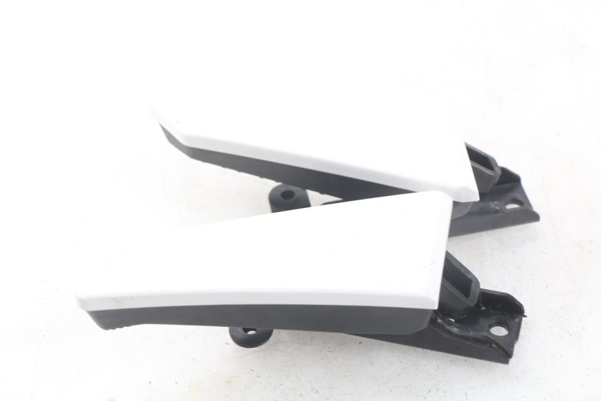 photo de PAR REPOSAPIES TRASERA MBK MW TRYPTIK 125 (2017 - 2022) - Primer plano técnico